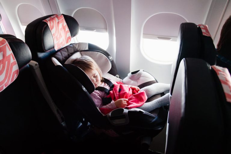 Does a toddler need a car seat on a plane: the truth not to miss